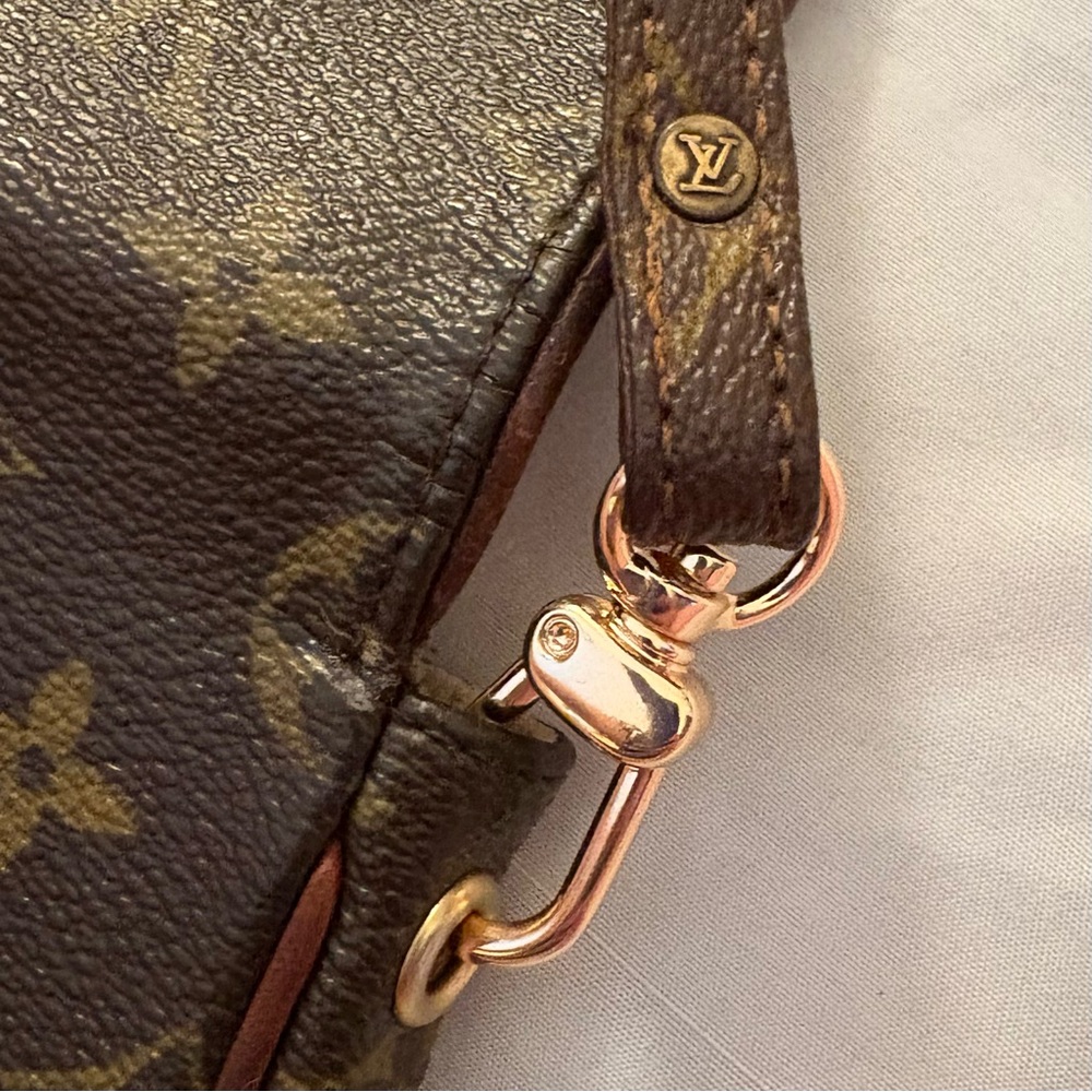 Louis Vuitton VINTAGE Mini Pouch (professionally repaired; read details) - Picture 6 of 14